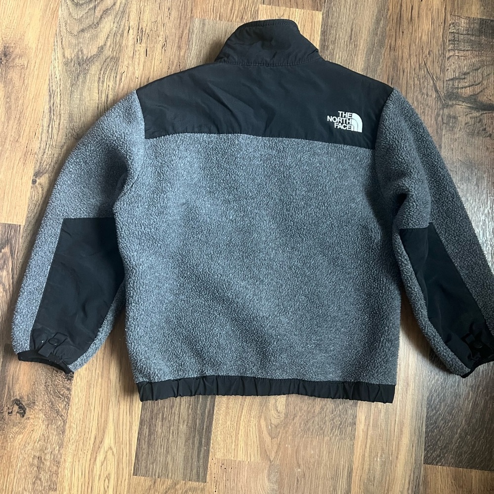 North Face Boys Fleece Jacket - Picture 2 of 3